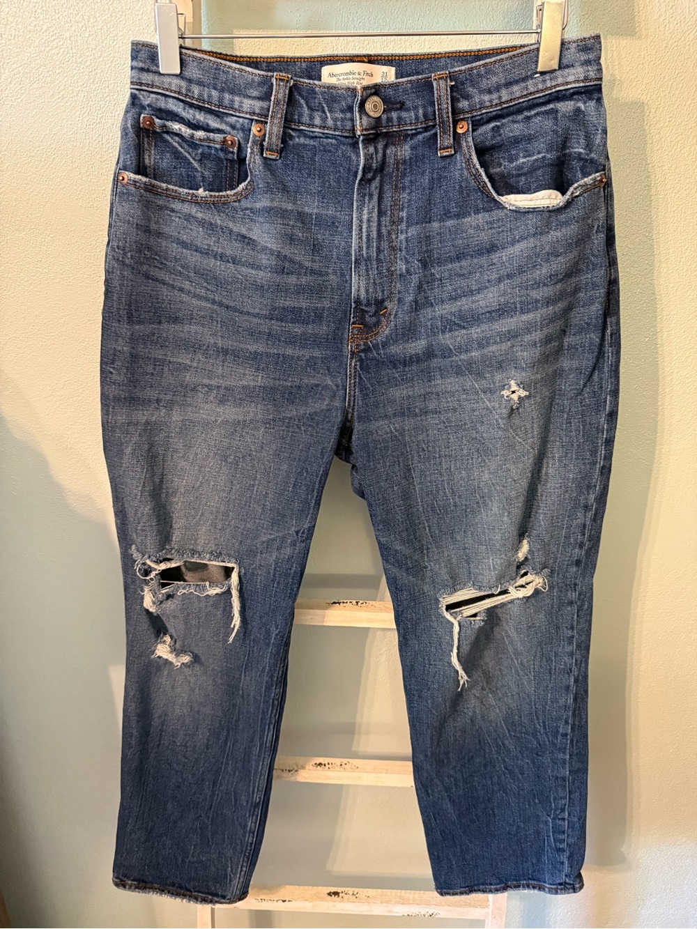 Abercrombie Curve Love Ankle Straight Leg Ultra High Rise Size 12/31 Distressed